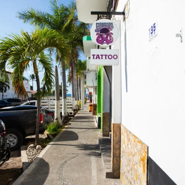 Tattoo and piercing studio in Puerto Vallarta — Púrpura Tatuajes
